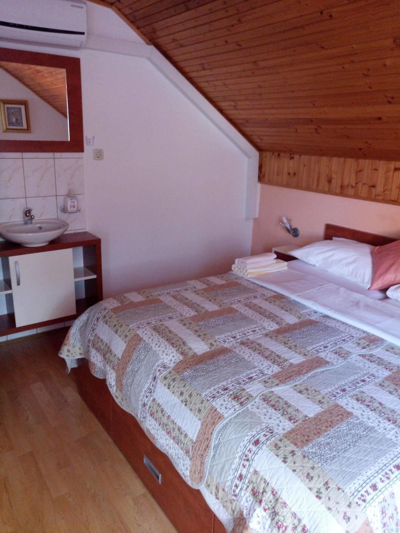 House Jelena Apartment Seliste Dreznicko Ngoại thất bức ảnh